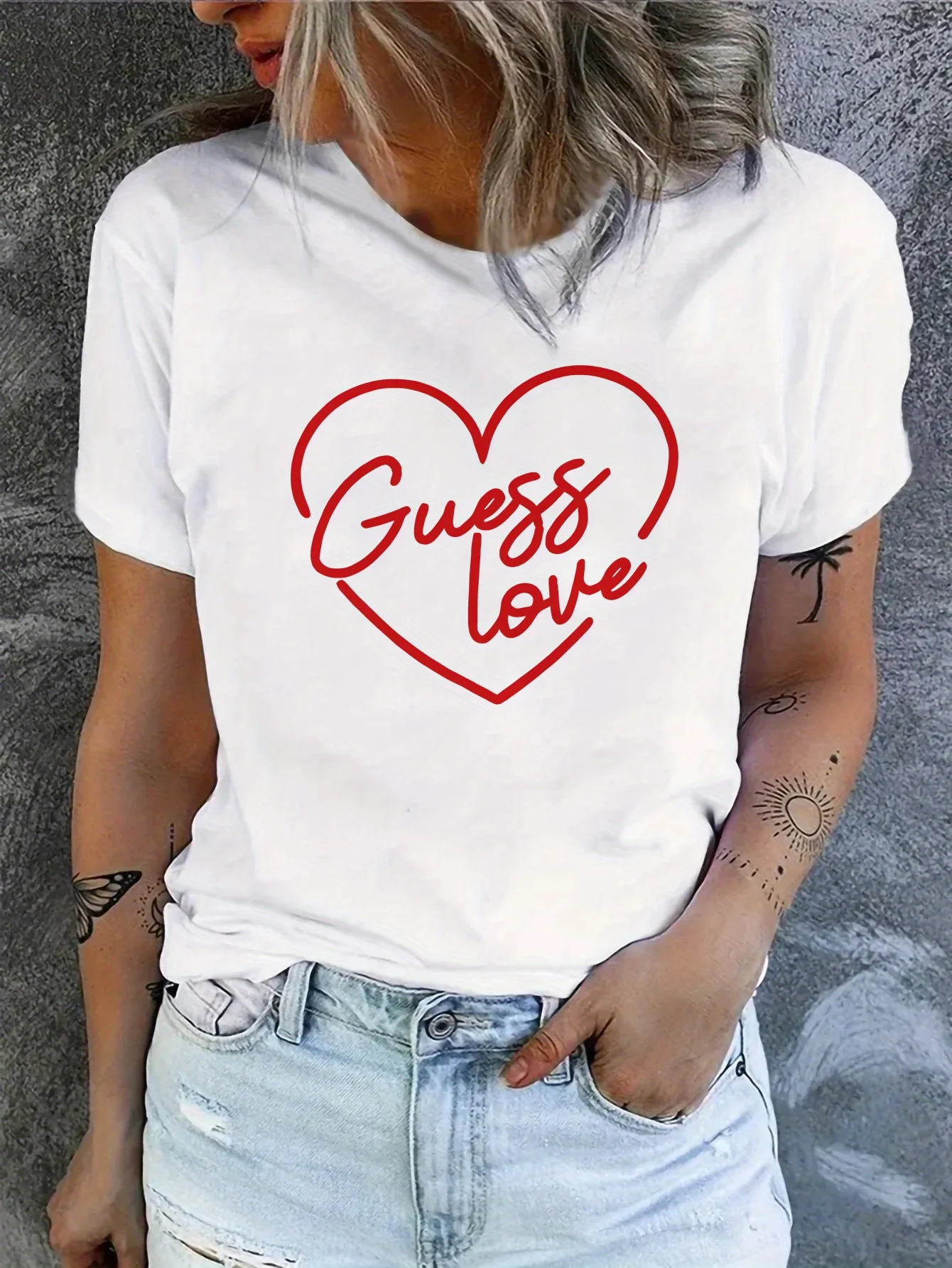 Ladies' casual short sleeved T-shirt - red heart-shaped "Guess Love" printed round neck top