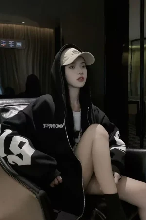 This year's new autumn and winter tide brand letter fashion hooded couple hoodie senior design sense loose large size coat